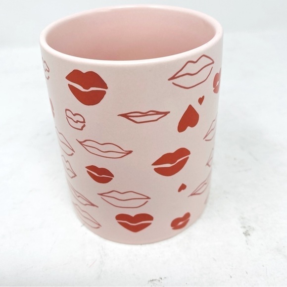 Starbucks Valentines Kissy Lips Mug 2020 14oz - Picture 3 of 6